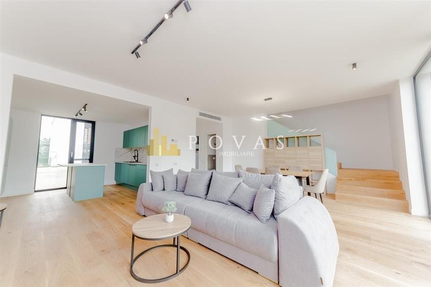 Casă individuală cu 4 camere cu Piscina în Tunari