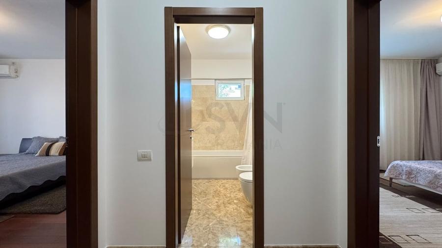 Apartament cu 4 camere decomandat, mobilat în Polonă