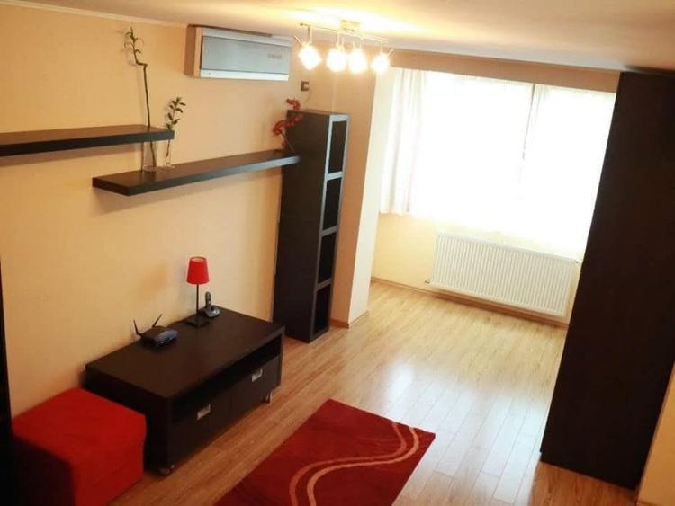 Apartament cu 4 camere semidecomandat în Podgoria