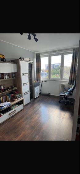 Apartament cu 4 camere decomandat în Paleu