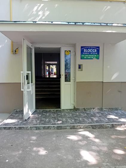 Apartament cu 4 camere decomandat în Drumul Taberei