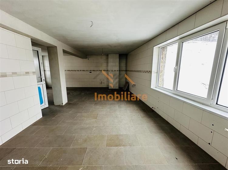 Spațiu comercial, de 955 mp, în Izlaz