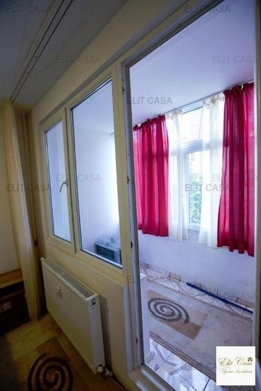 Apartament cu 3 camere semidecomandat, mobilat în Tătărași