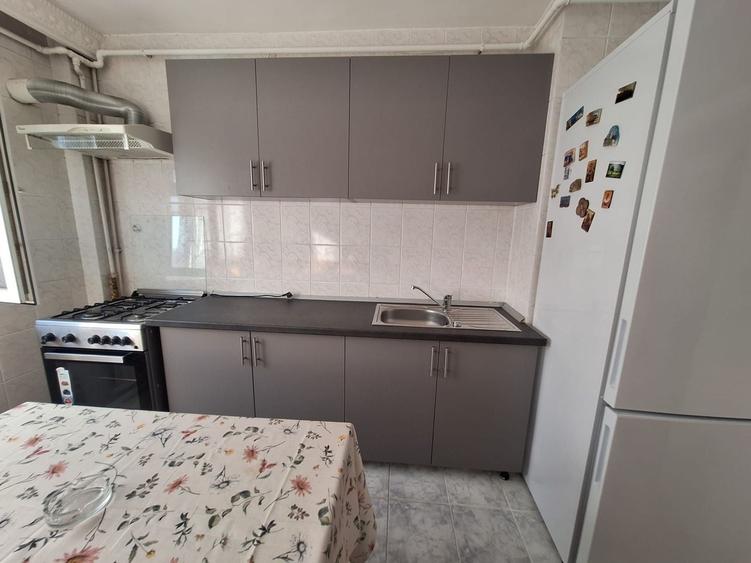 Apartament cu 3 camere decomandat în Dristor