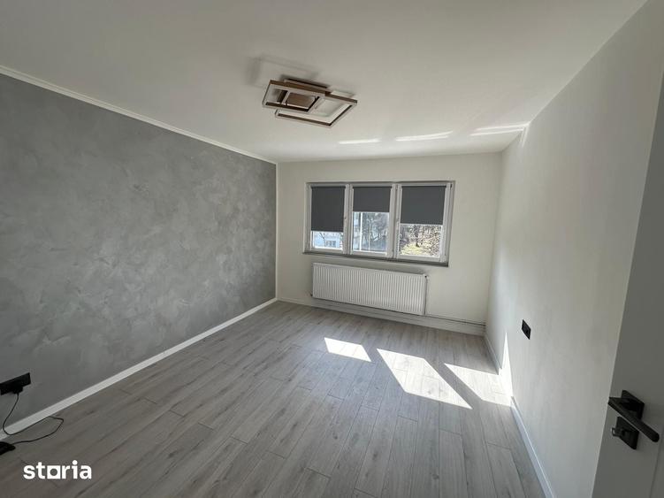 Garsonieră decomandată în Est