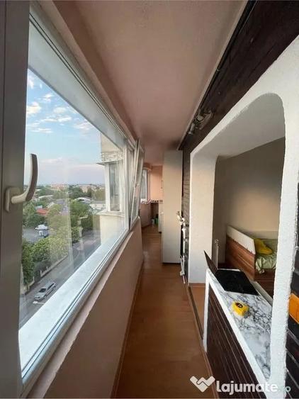 Apartament cu 3 camere decomandat în Piața Centrală