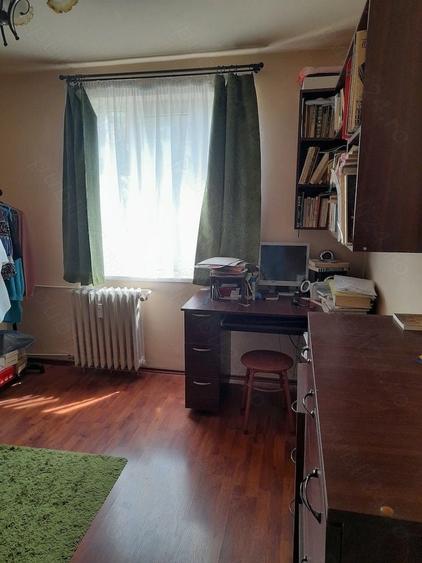 Apartament cu 3 camere decomandat în Drumul Taberei