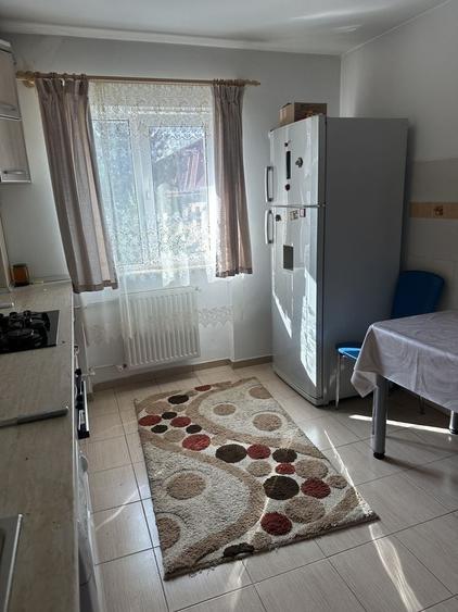 Apartament cu 3 camere decomandat în Șcheia