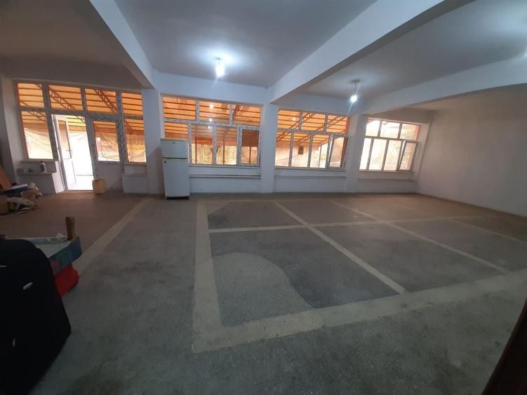 Spațiu comercial, de 1,390 mp, în Exterior Vest