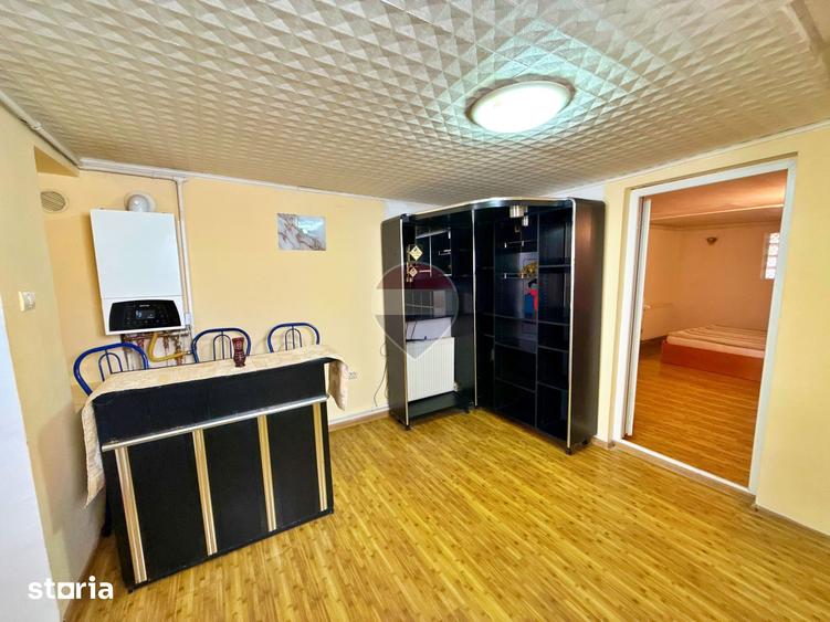 Casă cu 5 camere cu Teren 133 Mp în Drăgășani