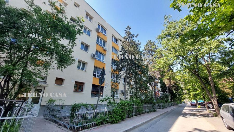 Apartament cu 4 camere decomandat în Titan
