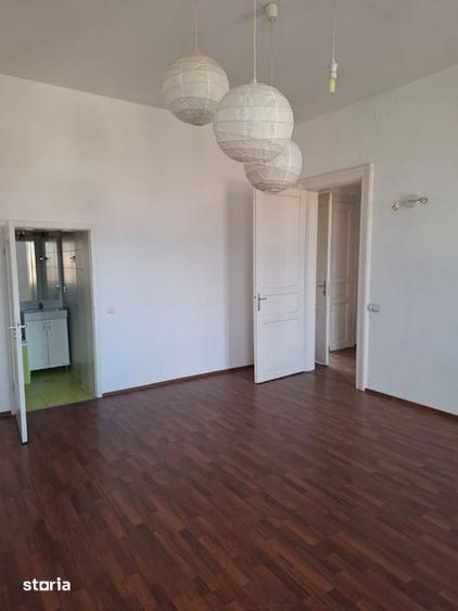 Casă cu 4 camere cu Teren 143 Mp în Dorobanților