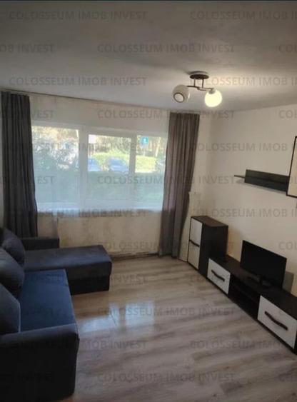 Apartament cu 2 camere semidecomandat în Centrul Civic