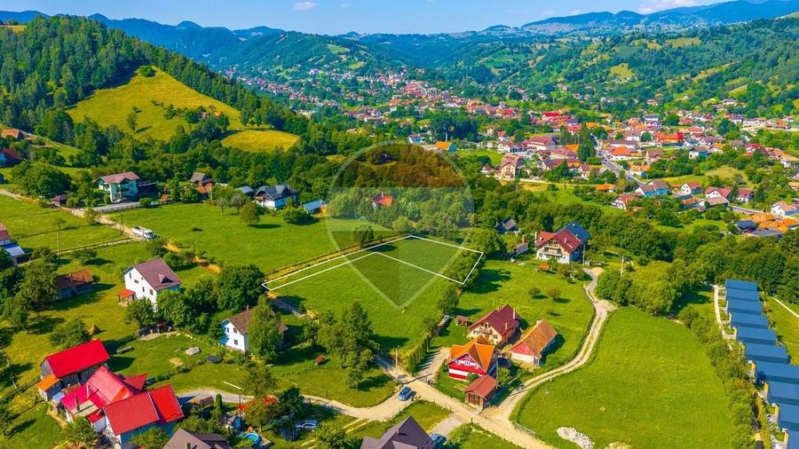 Teren Construcții intravilan de 1500 mp, în Moieciu
