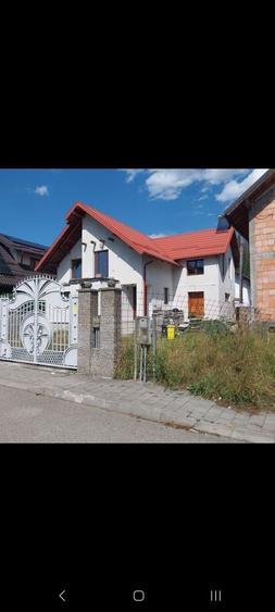 Casă cu 4 camere în Central