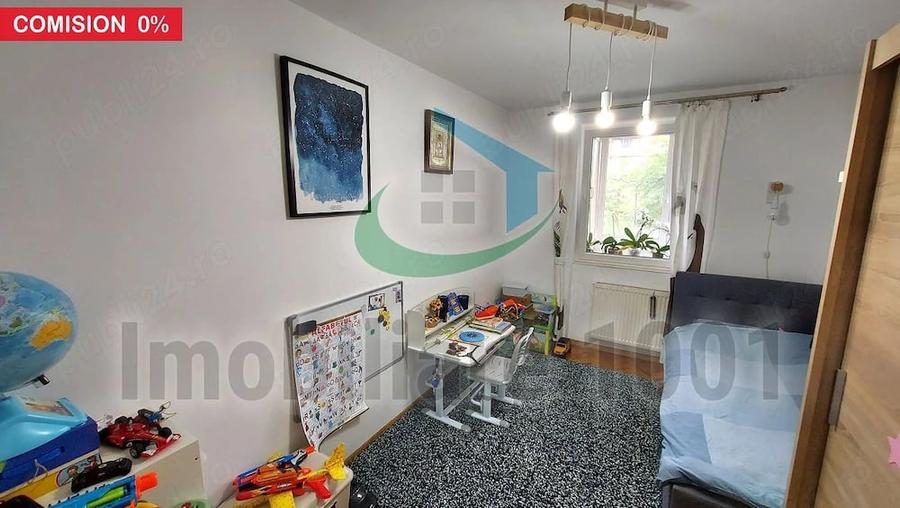 Apartament cu 4 camere decomandat în Central
