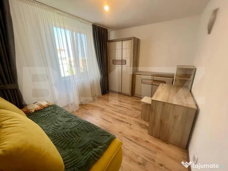 Apartament cu 3 camere semidecomandat în Rogerius