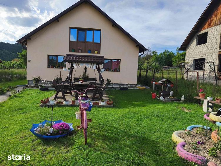 Casă cu 5 camere cu Teren 1000 Mp în Lerești