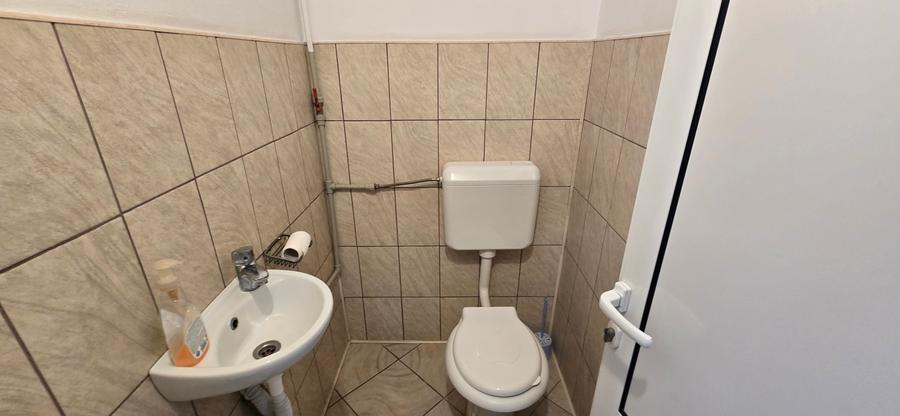 Spațiu comercial, de 90 mp, în Central