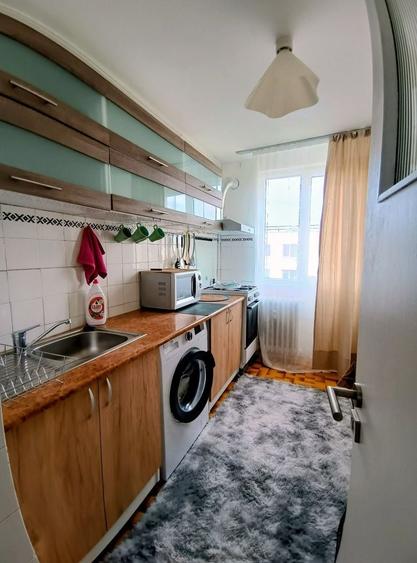 Apartament cu 3 camere decomandat în Exterior Vest
