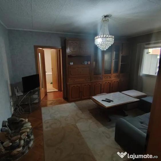Apartament cu 2 camere semidecomandat în Soarelui