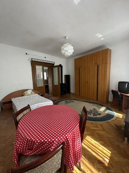 Garsonieră decomandată în Schei