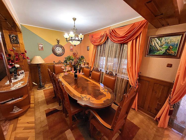 Casă individuală cu 6 camere cu Teren 310 Mp în Central