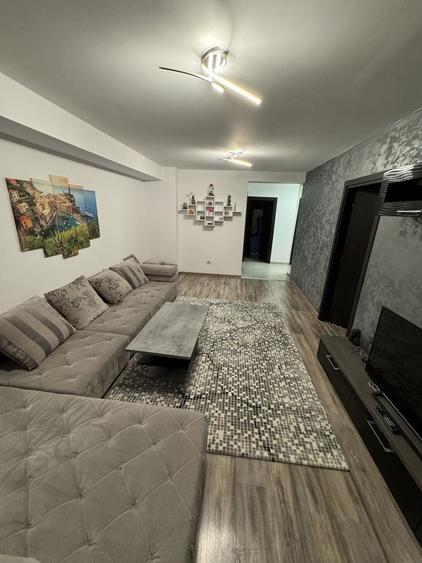 Apartament cu 3 camere în Palazu Mare