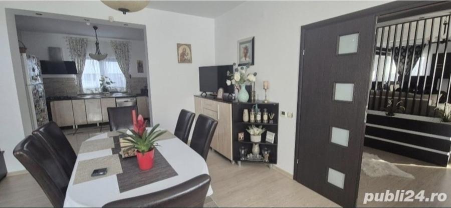 Casă cu 6 camere cu Teren 2106 Mp în Piatra