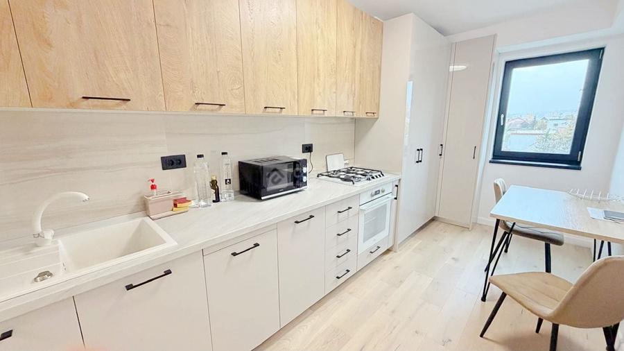 Apartament cu 3 camere decomandat, mobilat în Central