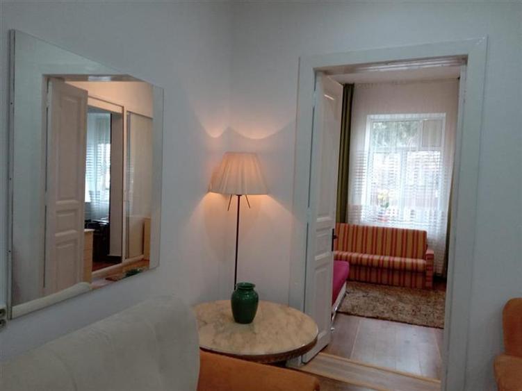 Apartament cu 5 camere semidecomandat, mobilat în Dacia