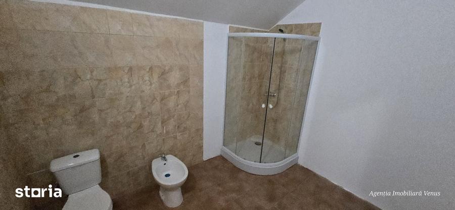 Casă cu 5 camere cu Teren 750 Mp în Mihai Eminescu