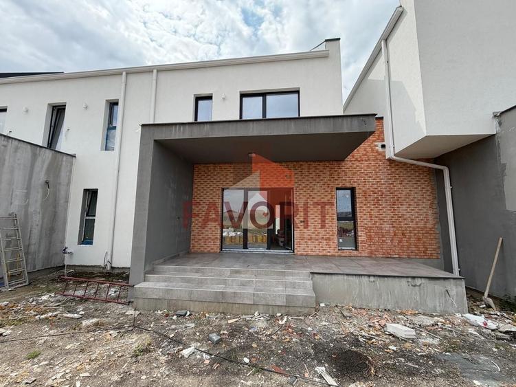 Casă cu 3 camere cu Canalizare în Săcălaz