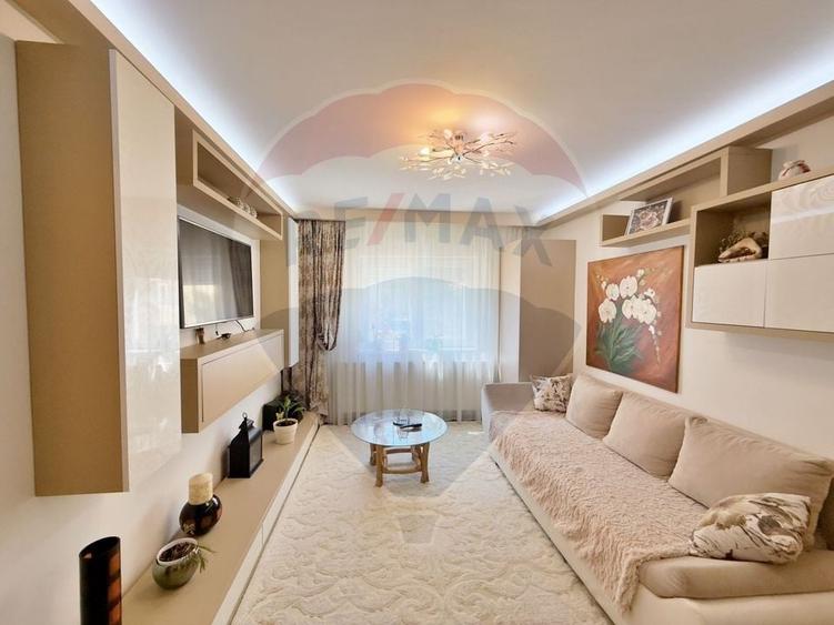 Apartament cu 4 camere decomandat în Central