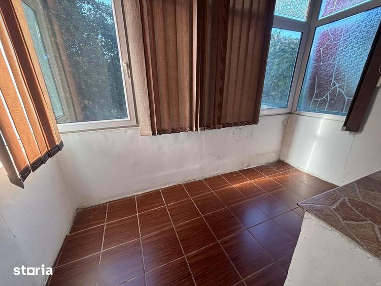 Apartament cu 2 camere semidecomandat în Podu Roș