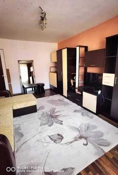 Apartament cu 2 camere decomandat în Petros
