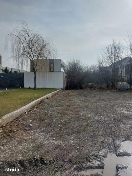Teren de 910 mp, în Central