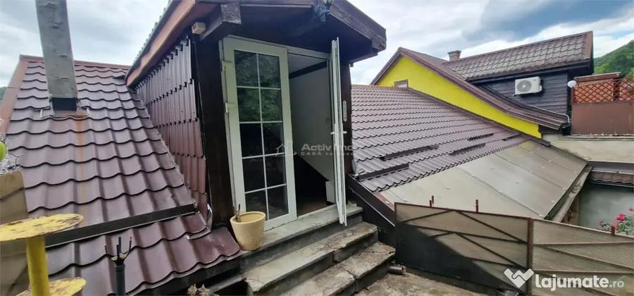 Casă cu 10 camere cu Teren 32 Mp în Muncitoresc