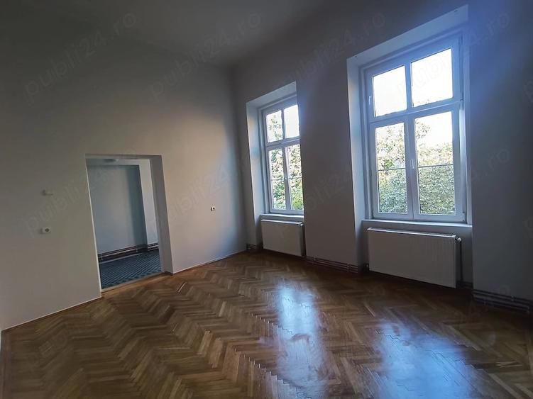 Spațiu comercial, de 22 mp, în P-ța Unirii