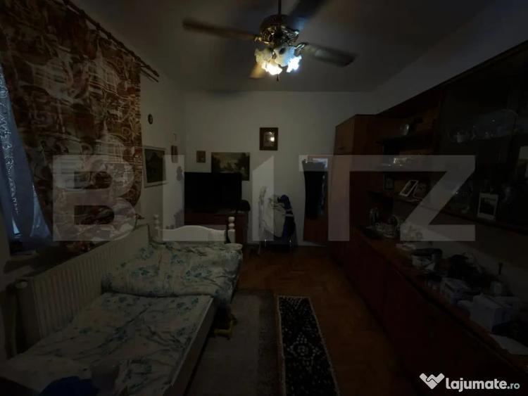 Casă cu 7 camere cu Teren 776 Mp în Păulești