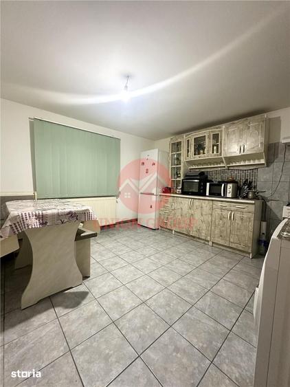 Casă cu 8 camere cu Teren 624 Mp în Valu lui Traian