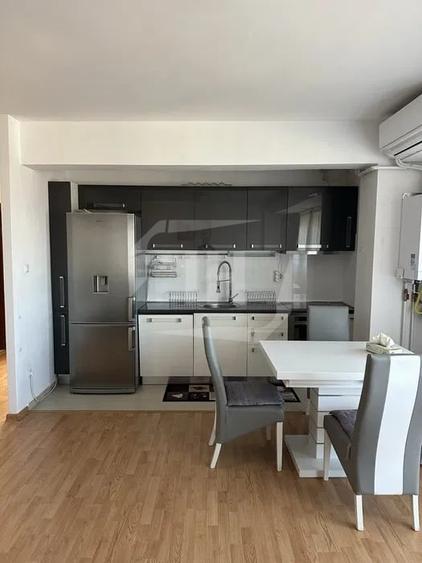 Apartament cu 3 camere semidecomandat, mobilat în Bună Ziua