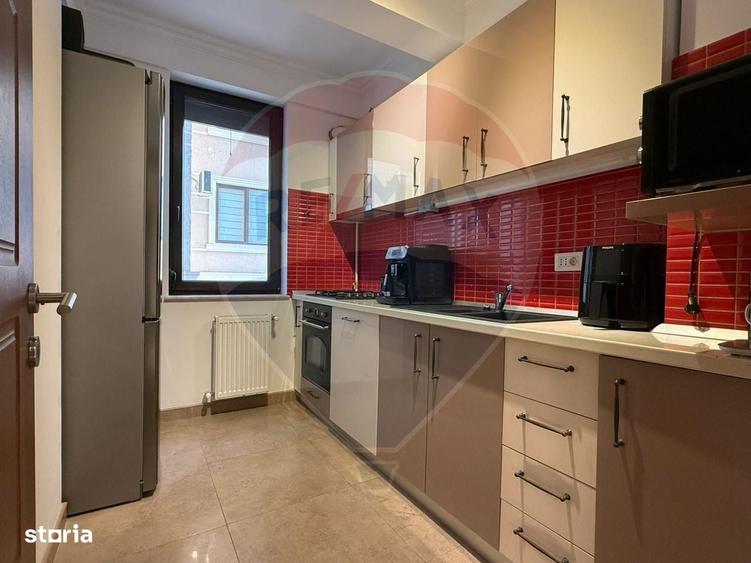 Apartament cu 3 camere, mobilat în Central