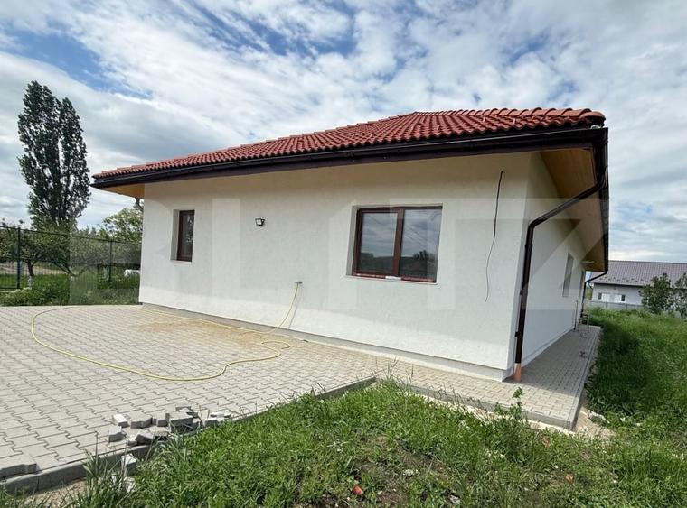 Casă individuală cu 4 camere cu Canalizare în Jucu de Mijloc
