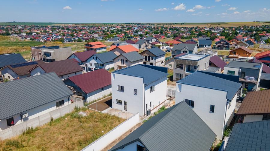 Casă individuală cu 4 camere cu Canalizare în Valu lui Traian