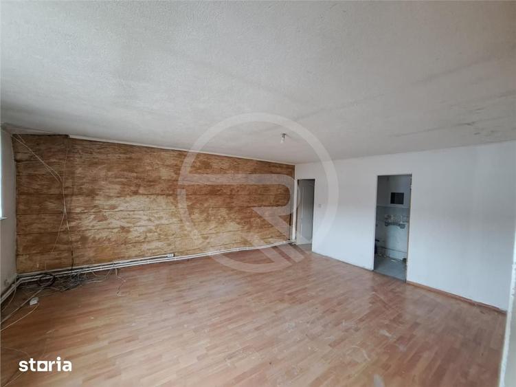 Spațiu comercial, de 400 mp, în Jucu