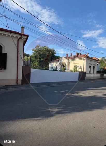 Teren de 745 mp, în Central