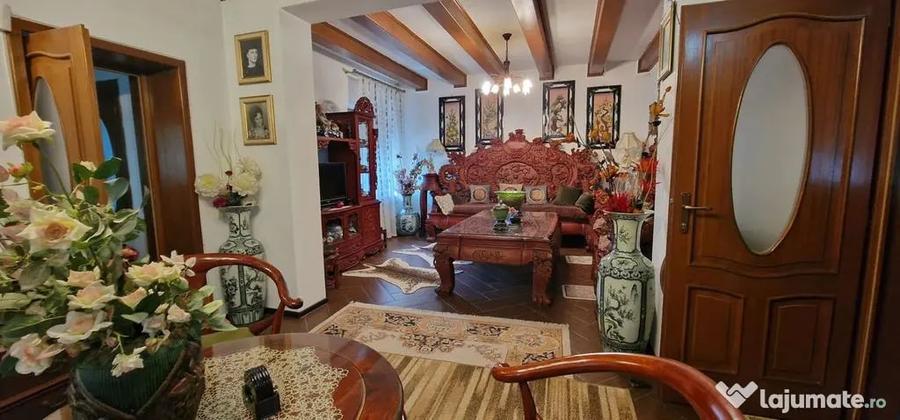 Casă cu 5 camere cu Teren 338 Mp în Sud