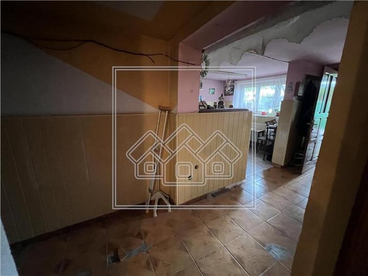 Casă individuală cu 4 camere cu Canalizare în Ștrand