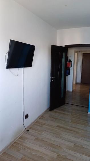 Apartament cu 3 camere decomandat, mobilat în Brătianu